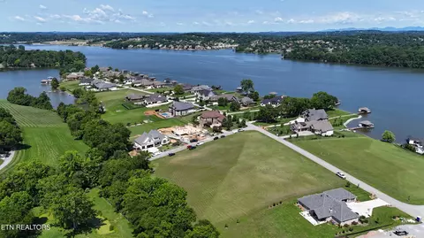 3631 Promontory Pt, Louisville, TN 37777