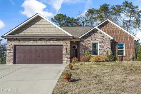 8017 Stone Hollow Dr, Knoxville, TN 37924