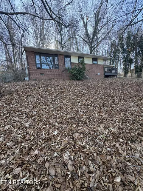 5008 Skyview Dr, Knoxville, TN 37917