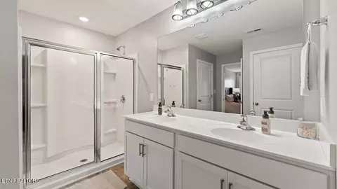 Bath - 104 Claire Pl, Talbott, TN 37877 photo 1 of 2