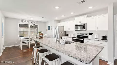 Kitchen - 104 Claire Pl, Talbott, TN 37877 photo 2 of 3