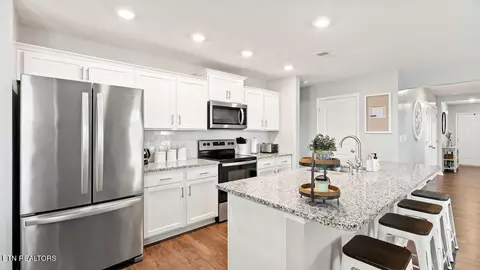 Kitchen - 104 Claire Pl, Talbott, TN 37877 photo 3 of 3