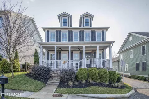 527 Colonial Ridge Ln, Knoxville, TN 37934