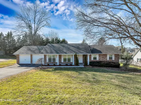2103 Chesterfield Dr, Maryville, TN 37803