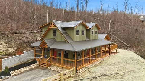 406 Long Hollow Rd, Sevierville, TN 37876