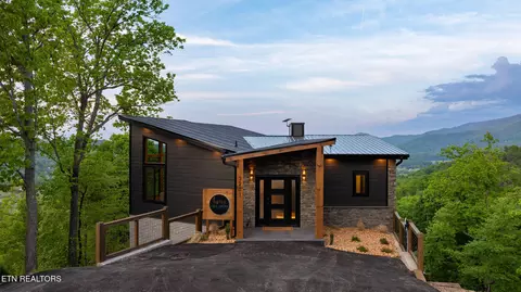 3201 Grouse Ridge Ln, Sevierville, TN 37862