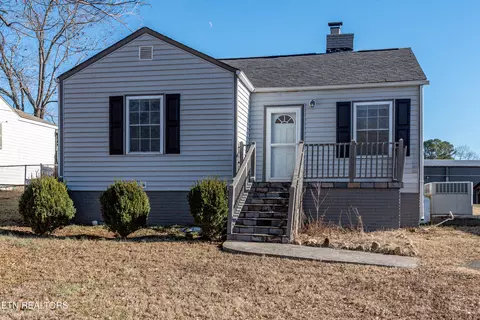 2605 Orton Dr, Maryville, TN 37804