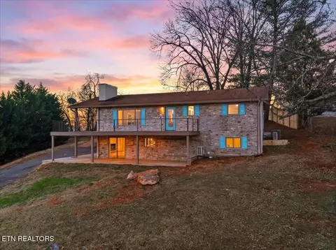 743 Garrett Rd, Dandridge, TN 37725