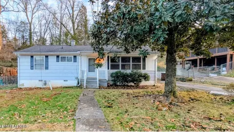 240 East Dr, Oak Ridge, TN 37830