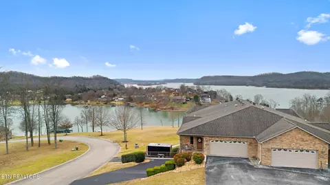 2834 Lake Pointe Dr, Kingston, TN 37763