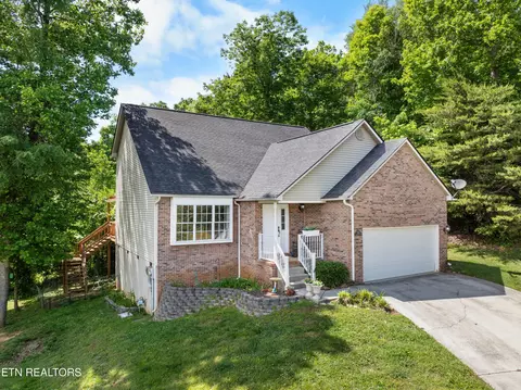 1004 Sugar Creek Ln, Knoxville, TN 37920