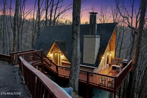 1403 Zurich Rd, Gatlinburg, TN 37738