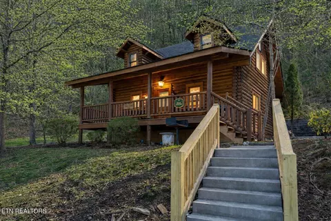 3221 Smoky Ridge Way, Sevierville, TN 37862