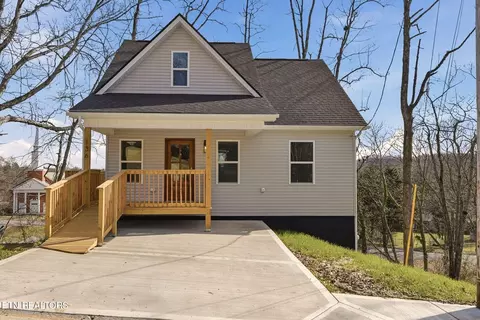 136 California Ave, Oak Ridge, TN 37830