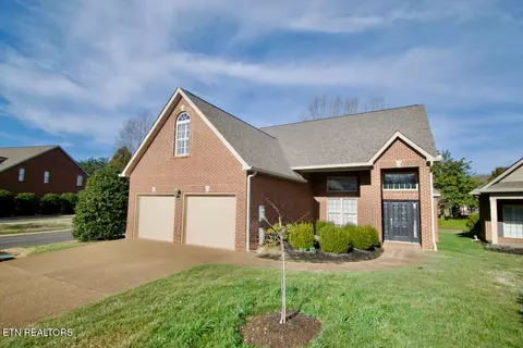 295 Savannah Park Dr, Maryville, TN 37803