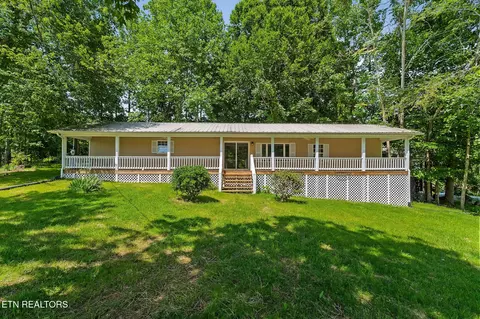 1007 Eastridge Dr, Byrdstown, TN 38549