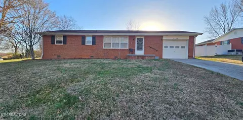 7933 Ewing Rd, Powell, TN 37849