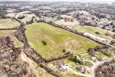 2079 Lakeview Rd, Lenoir City, TN 37772