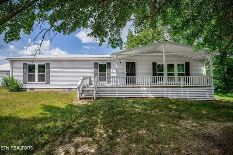 572 Lakeside Rd, Byrdstown, TN 38549