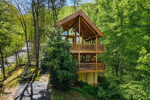 3040 Brothers Way, Pigeon Forge, TN 37862