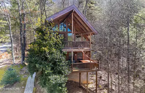 3040 Brothers Way, Pigeon Forge, TN 37862