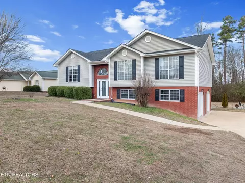 10015 Bear Trail Dr, Soddy Daisy, TN 37379