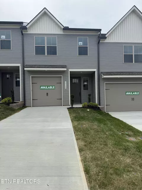 1715 Bennett Village Dr, Maryville, TN 37804