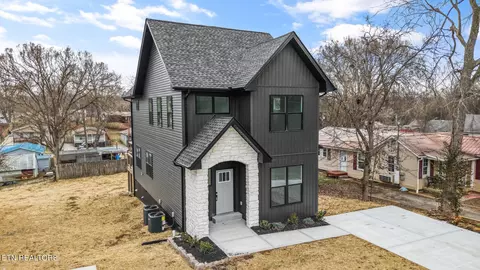 921 Drive E, Knoxville, TN 37920