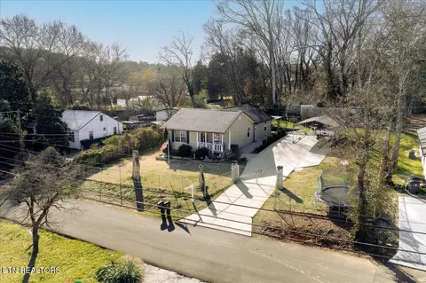 2201 Paris Rd, Knoxville, TN 37912
