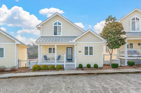 163 N Deer Village Ln, La Follette, TN 37766