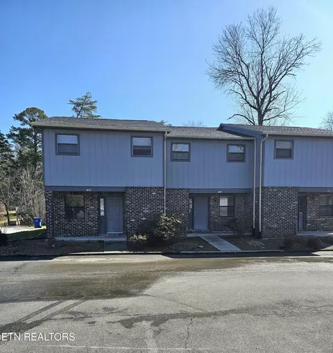 102 Hampshire Cir, Oak Ridge, TN 37830