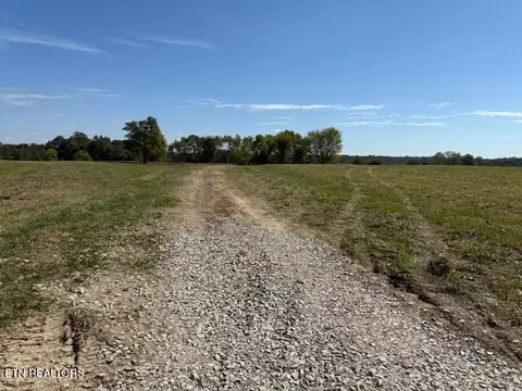405 Smith Rd, Crossville, TN 38571