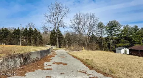 839 Cooper Lake Rd, Oneida, TN 37841