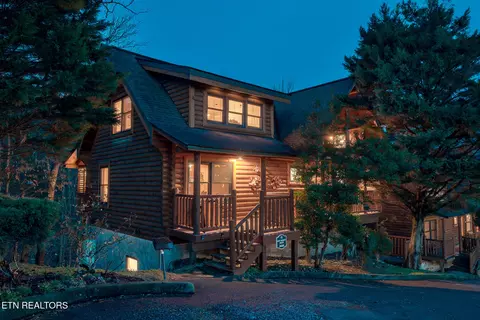 2020 Bear Creek Way, Pigeon Forge, TN 37862
