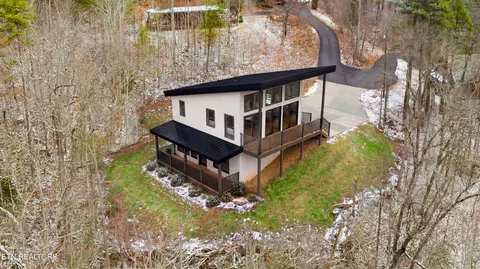 2736 Pine Crest Ln, Sevierville, TN 37862