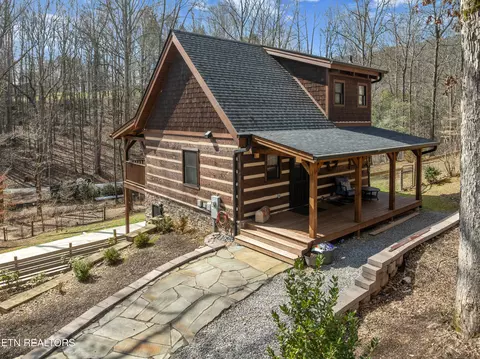 151 Flynn Rd, Walland, TN 37886