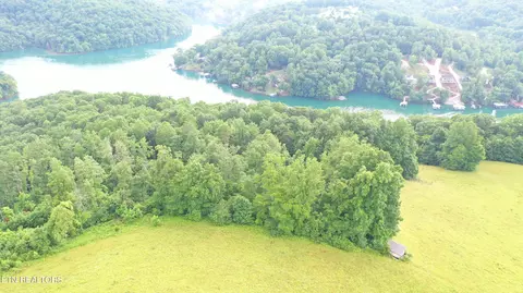 1514 Chestnut Stump Rd, La Follette, TN 37766