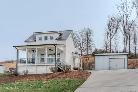 718 Offutt Rd, Clinton, TN 37716