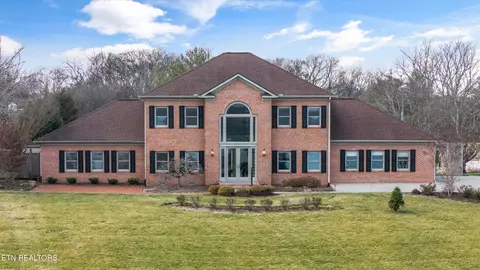 4540 Scenic Point Dr, Louisville, TN 37777