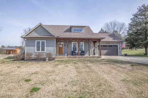 323 Lakeview Cove Dr, Loudon, TN 37774