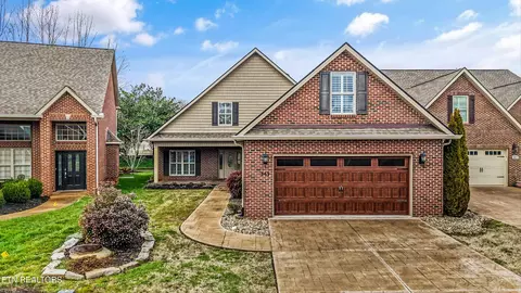 293 Savannah Park Dr, Maryville, TN 37803