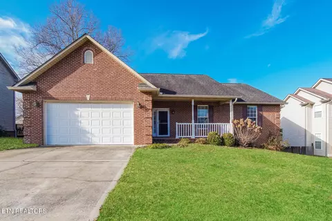 880 Glenfield Dr, Lenoir City, TN 37771