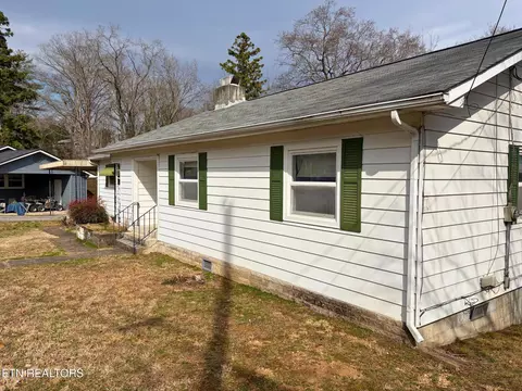 102 Underwood Rd, Oak Ridge, TN 37830