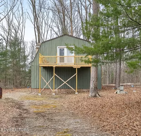 1015 Brown Creek Dr, Crossville, TN 38571