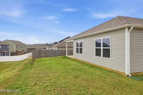 Exterior - 1237 Cole Dr, Jefferson City, TN 37760 photo 2 of 3
