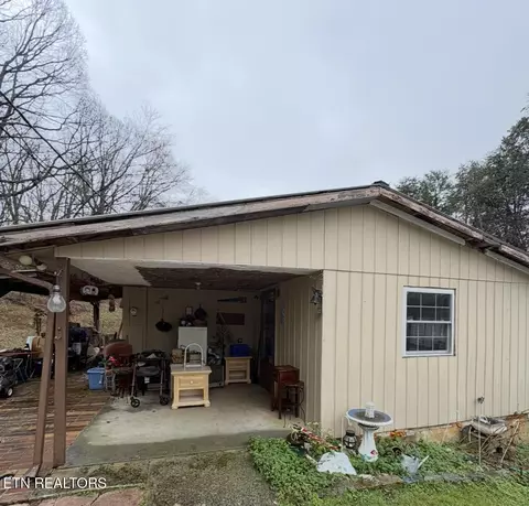 1220 E Dogwood Ln, Sevierville, TN 37862