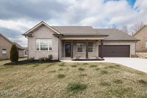1554 Mountain Dr, Lenoir City, TN 37772
