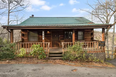 760 Ski View Ln, Pigeon Forge, TN 37876