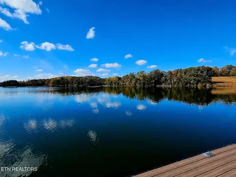 155 Pineberry Dr, Vonore, TN 37885