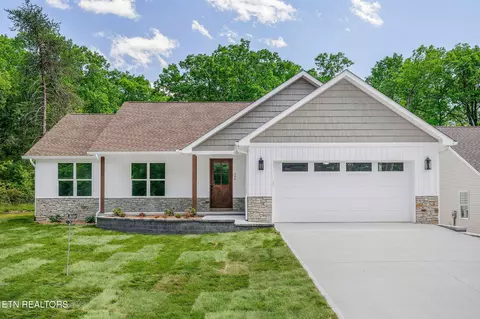 386 St George Dr, Crossville, TN 38558